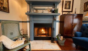 2004 SEVEN MEADOWS Ln, Appomattox, VA 24522