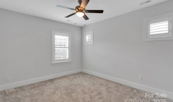5052 Lesleewood Ct, Charlotte, NC 28226