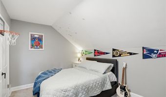 91 Sowams Rd, Barrington, RI 02806