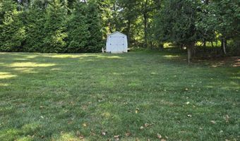 11 Lyon Rd, Middletown, NJ 07748