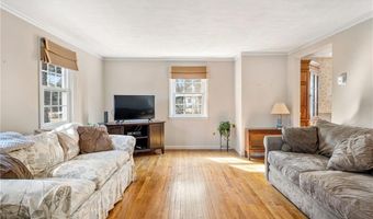 32 Tanglewood Trl, Narragansett, RI 02882