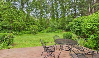 102 Pine Glen Dr, East Greenwich, RI 02818