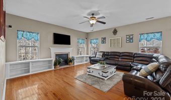 516 Warlick Meadow Ct, Lake Wylie, SC 29710