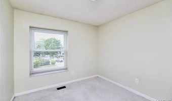 241 Valleyoak Ct, Ballwin, MO 63021