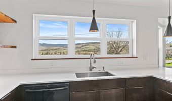 593 Crowson Rd, Ashland, OR 97520