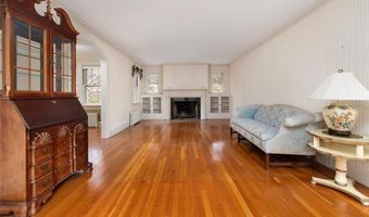 555 Great Rd, Lincoln, RI 02865