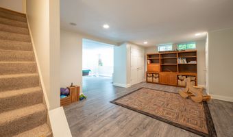 7 S Ridge Rd, Brookfield, CT 06804