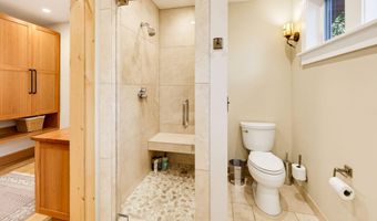307 N Main St, Ashland, OR 97520