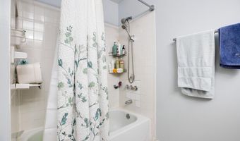 7108 LANIER St, Annandale, VA 22003