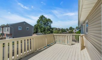 19 Spruce St, Beachwood, NJ 08722