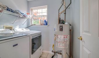 921 Navajo Ave, Absecon, NJ 08201