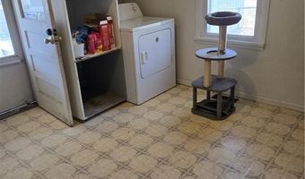 611 S Harrison Ave, Aurora, MO 65605