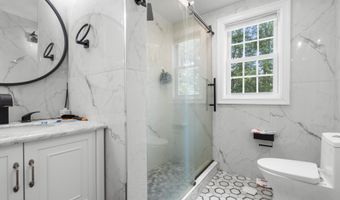 170 Red Oak Rd, Bridgeport, CT 06606