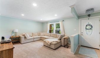 300 Chatham Dr, Aurora, OH 44202