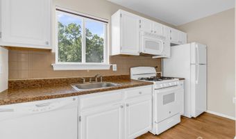 1606 Madaline Dr, Avenel, NJ 07001