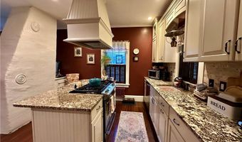 172 Bluff Ave, Cranston, RI 02905