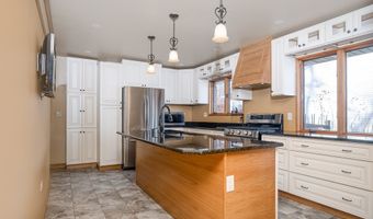 104 Lakewood Dr, Antioch, IL 60002