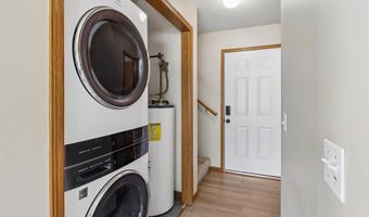 1213 10th Ave NW, Altoona, IA 50009