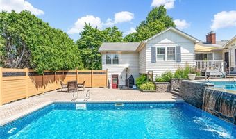 94 Greening Ln, Cranston, RI 02920