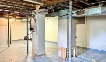 600 E Pearl St, Aurora, MO 65605