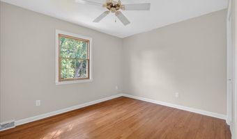 3 Fenway Dr, Albany, NY 12211