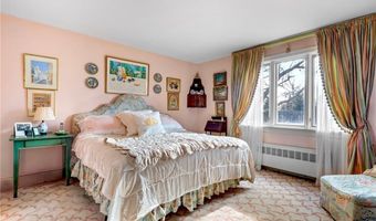 18 Ledge Rd, Newport, RI 02840