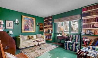 18 Ledge Rd, Newport, RI 02840