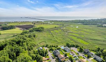 7 Th St, Belford, NJ 07718