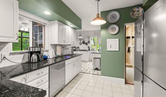 535 Forest Glen St, Ames, IA 50014