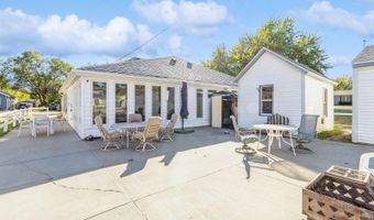 203 4th St SE, Altoona, IA 50009