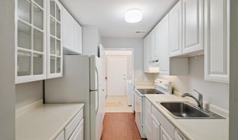 747 Peninsula Ct, Ann Arbor, MI 48105