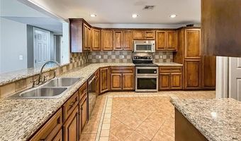 2114 Oakglen Dr, Ardmore, OK 73401