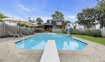 854 Main St, Belford, NJ 07718