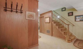 9921 KENTSDALE Dr, Potomac, MD 20854