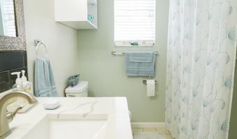 8 Apalachee St, Apalachicola, FL 32320