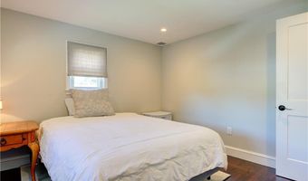 18 Sylvan Ter, Newport, RI 02840