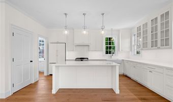 75 Bridge St, Newport, RI 02840