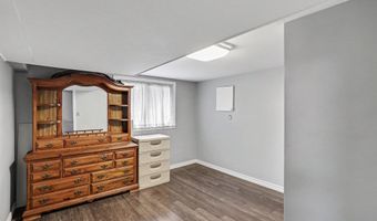 302 Westwinds Dr, Almont, MI 48003