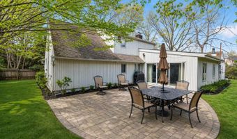 76 Parkview Dr, Albertson, NY 11507