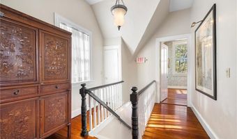 3 Memorial Blvd, Newport, RI 02840