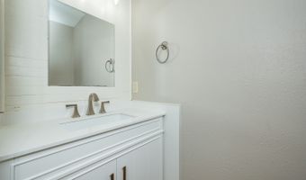 117 4th St NW, Altoona, IA 50009
