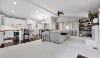 514 Great Hill Dr, Ballwin, MO 63021