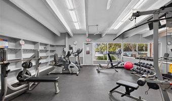 3301 N Country Club Dr 101, Aventura, FL 33180