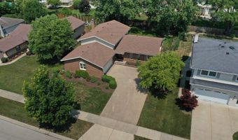 1608 E Crabtree Dr, Arlington Heights, IL 60004
