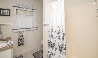 28 Washington Ave, Bartlett, NH 03845