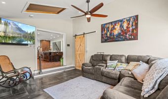 330 N Country Club Dr, Addison, IL 60101