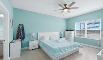 6230 ROADSTEAD Ct, Apollo Beach, FL 33572