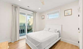 18 Mea Ln, Beach Haven, NJ 08008