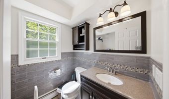 2057 Lakeside Dr, Alloway, NJ 07422