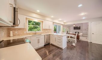 3085 N Foxridge Ct, Ann Arbor, MI 48105